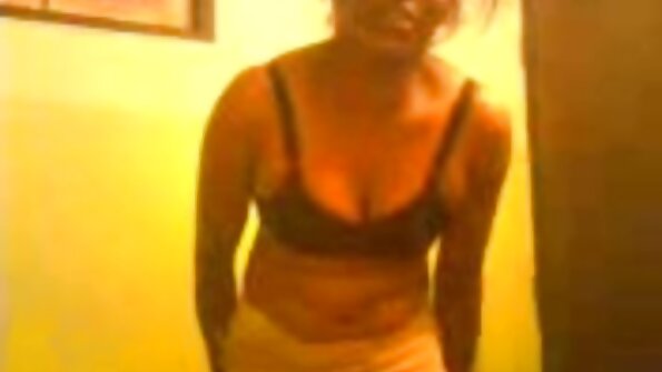 एक गर्म नकाबपोश सेक्सी पिक्चर का वीडियो हिंदी में वेश्या हो रही है उसकी चूत में घुसा वीडियो